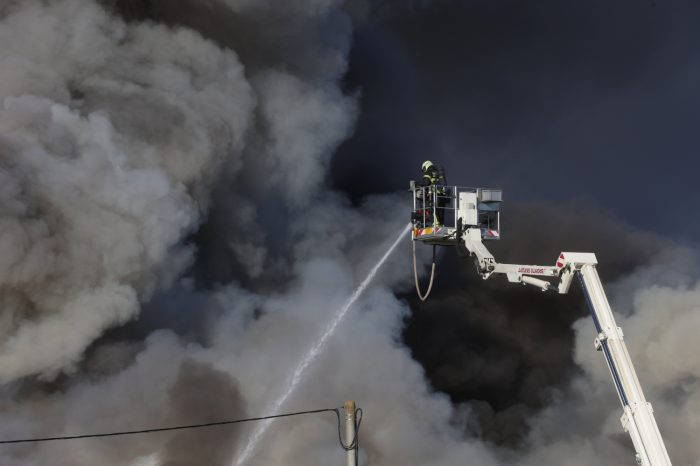 Što udišemo kad gore gume: Dim pun dioksina, metala i karcinogena