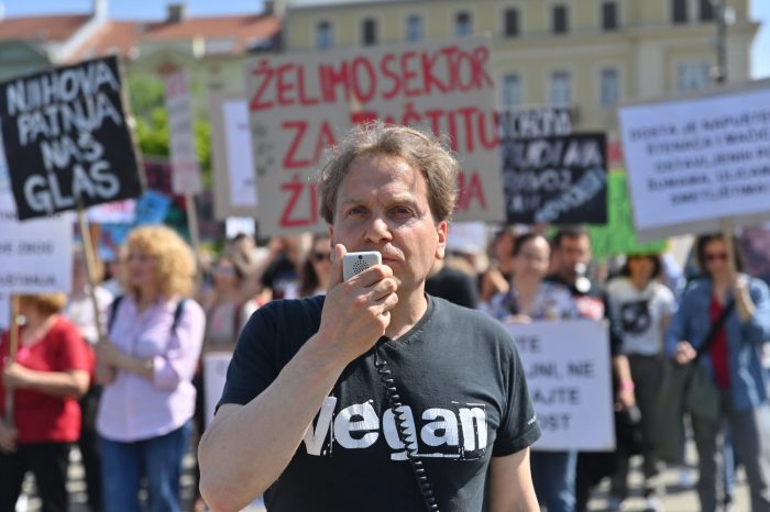 Luka Oman upozorava: 'Nemamo vremena, trenutno jedemo razaranje i smrt'